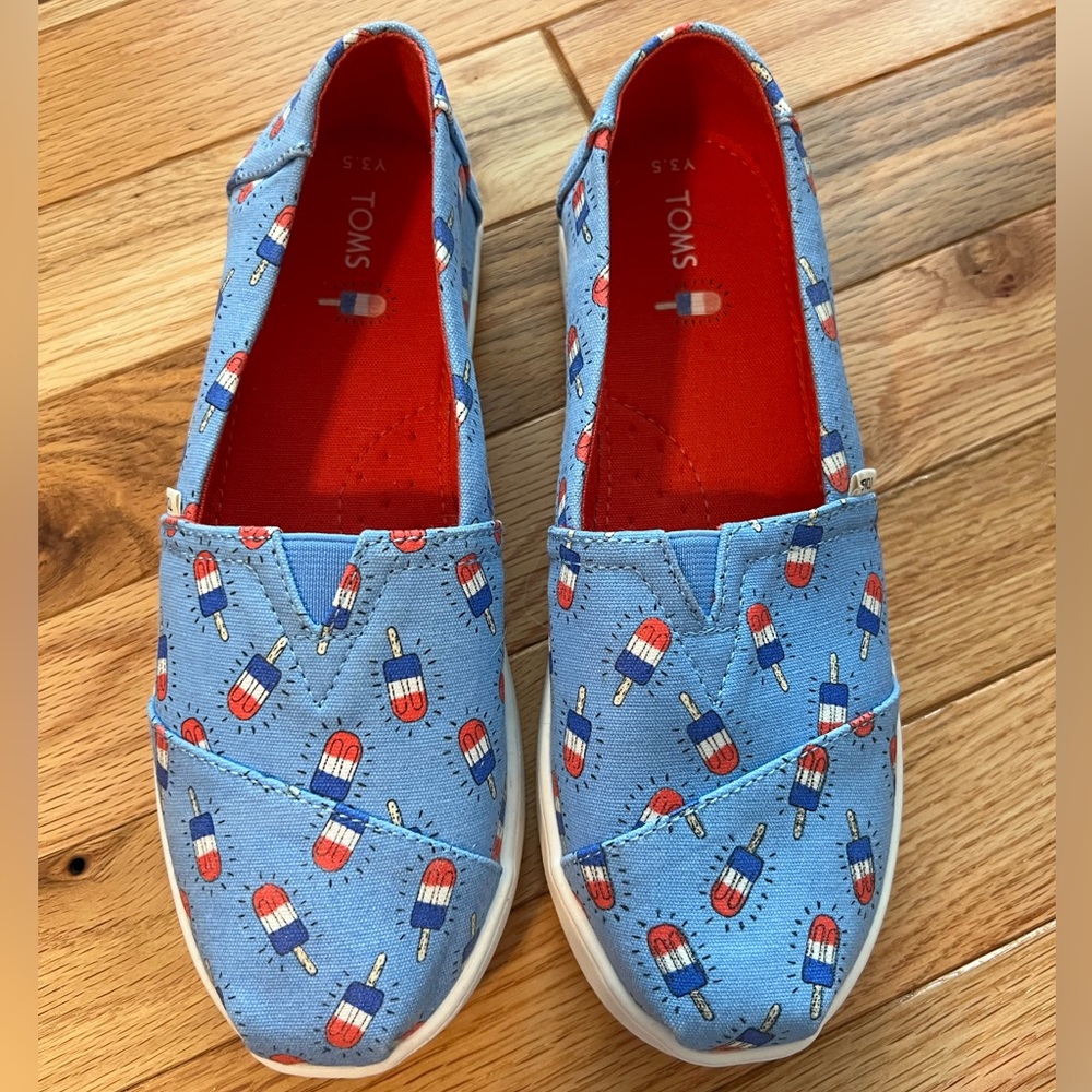New Girls TOMS, size Y3.5.